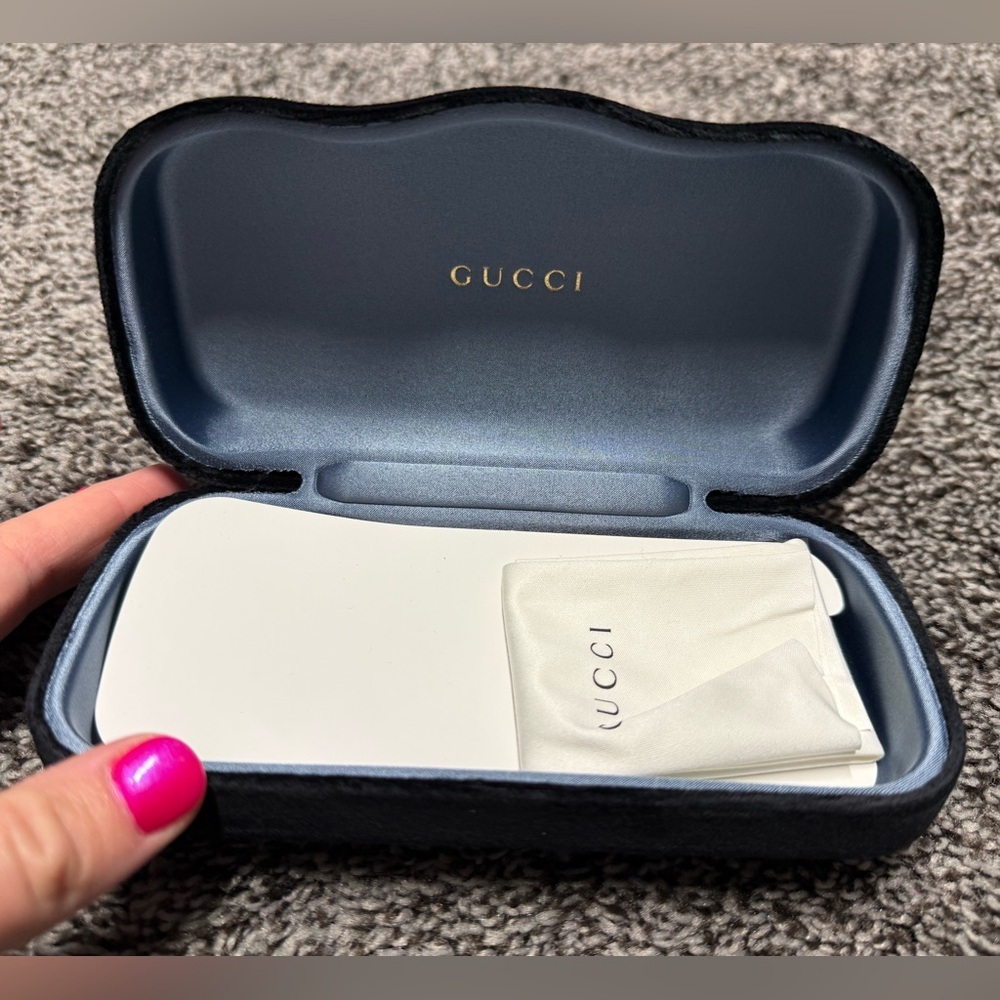 Gucci Women's black square sunglasses, New - Picture 9 of 10